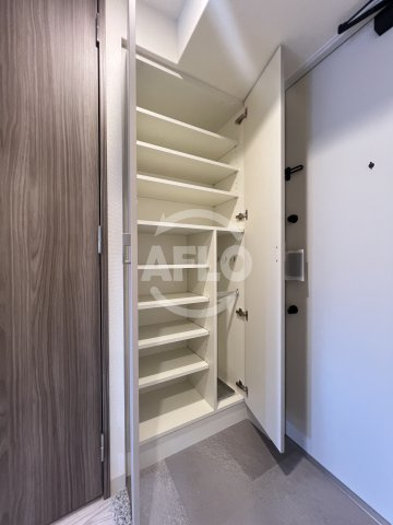 エステムコート新大阪ベイスの内装|シューズボックス