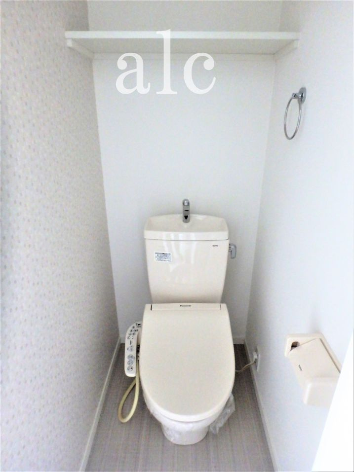 新宿区中落合３丁目のアパートのトイレ|※同シリーズ写真