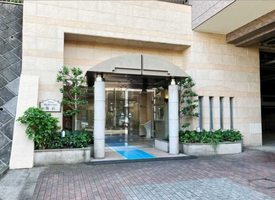 日神パレステージ鴨居のエントランス