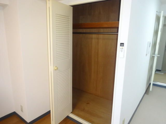 シャンブル石山の収納|ちょっとした収納スペースも充実しています