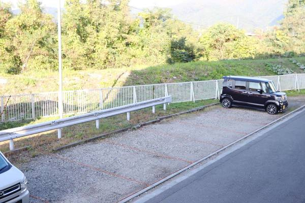 ビレッジハウス立谷川1号棟の駐車場|駐車場があるので、車を買う予定の方も安心です