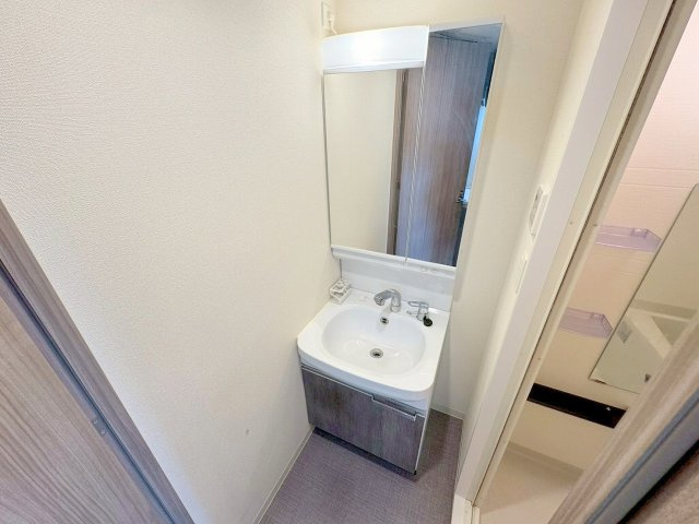 プレサンス新大阪ジェイズの独立洗面台