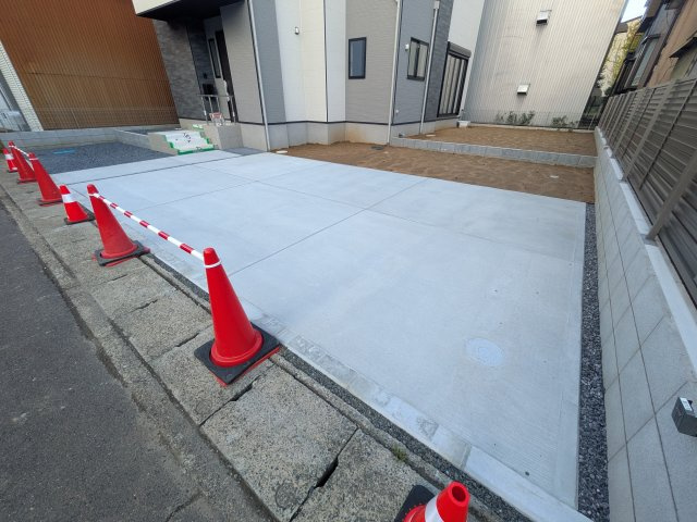 水戸市本町　4期　新築戸建ての駐車場|駐車は5台可能です♪