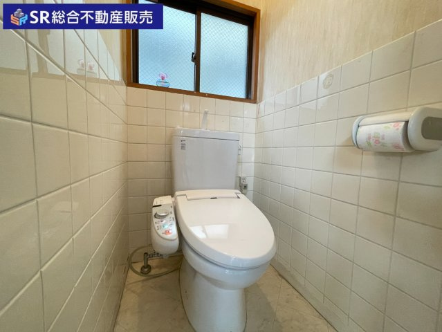 岩田町3丁目店舗付き住宅のトイレ|1Ｆトイレ。温水洗浄便座付きです♪