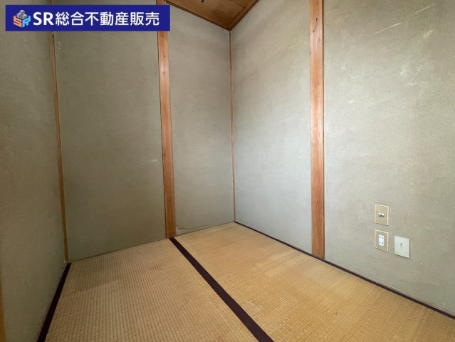 岩田町3丁目店舗付き住宅の和室|3Fフリースペース。落ち着いた空間を書斎にするのはいかがでしょうか。