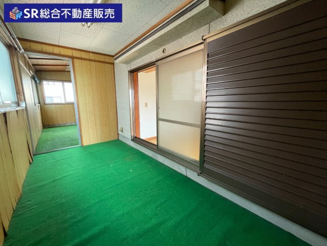 岩田町3丁目店舗付き住宅の収納|3F洋室側の納戸。容量たっぷりの納戸としても、室内干しのスペースとしても使えます♪