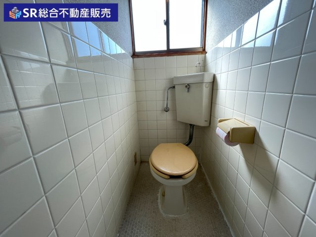 岩田町3丁目店舗付き住宅のトイレ|3Fトイレ。温水洗浄便座付きトイレに新調もご相談下さい！
