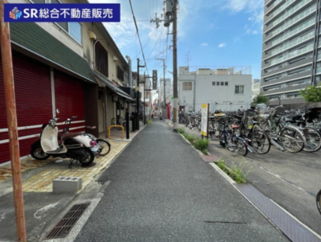 岩田町3丁目店舗付き住宅の前面道路含む現地写真|当日予約も大歓迎です！土日祝、雨の日やお子様連れのお客様の送迎も可能ですのでお気になさらずお問合せ下さい。お仕事終わりのお時間にも柔軟に対応致しますのでお気軽にお申し付け下さいませ。