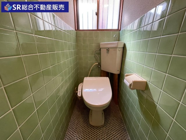 岩田町3丁目店舗付き住宅のトイレ|2Ｆトイレ。トイレは各階にあるので、朝の身支度がスムーズに行えます♪