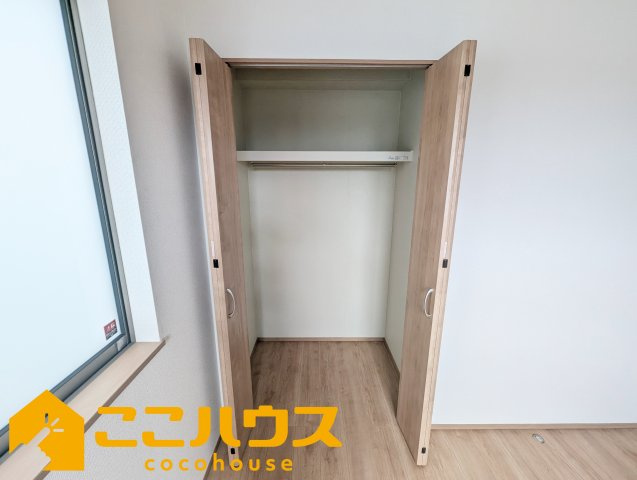 宜野湾市上原1丁目227番　ハートフルタウン　新築戸建て　全4棟　B号棟の収納|洋服が多い方でも安心の収納力
