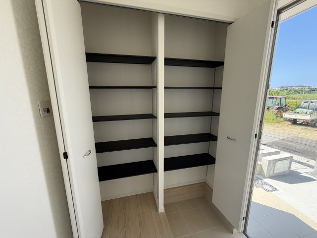糸満市照屋　第3（全4棟）の玄関|2号棟　十分な収納付き玄関♪