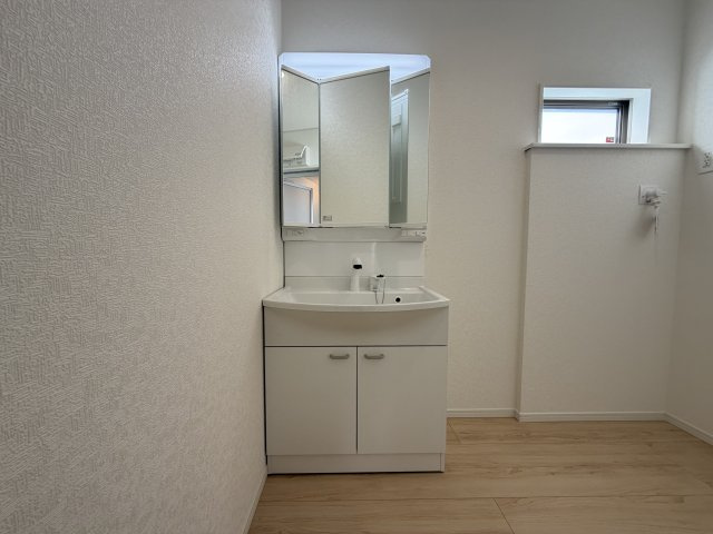 糸満市照屋　第3（全4棟）の独立洗面台|2号棟　三面鏡付き洗髪洗面化粧台♪