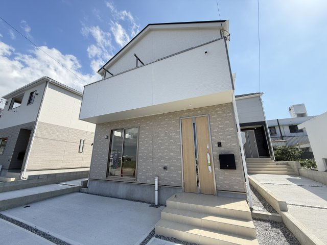 糸満市照屋　第3（全4棟）の外観|2号棟　並列駐車2台可♪EV車充電設備付き♪