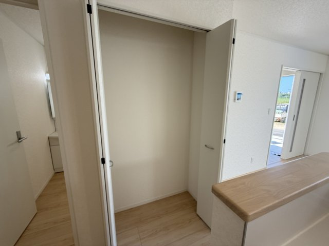 糸満市照屋　第3（全4棟）の収納|2号棟　リビング収納付き♪