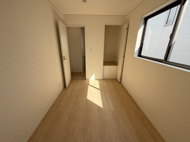 糸満市照屋　第3（全4棟）の洋室|2号棟　洋室5帖＋CL付き♪