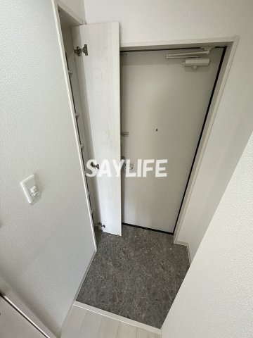 クリエオーレ茨田大宮Ⅱの玄関
