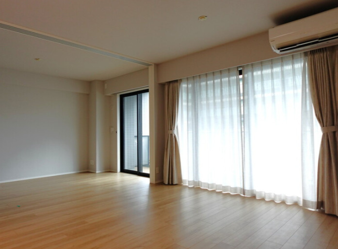 調布市多摩川１丁目の賃貸マンションの居間・リビング
