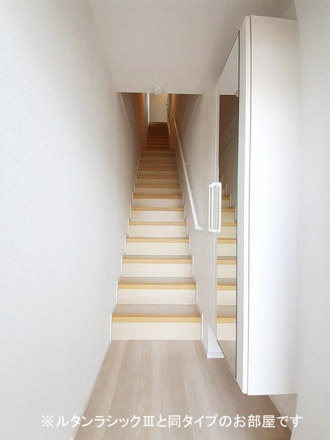 メゾンサブーリュの玄関