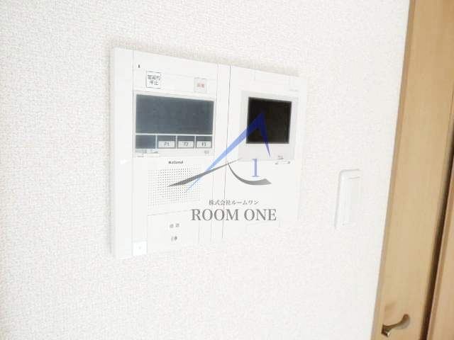 ヤムズキャビンのセキュリティ|モニター付きインターホンです。
