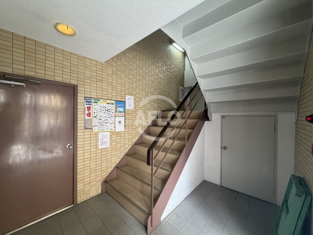 メゾンワタナベの設備|階段
