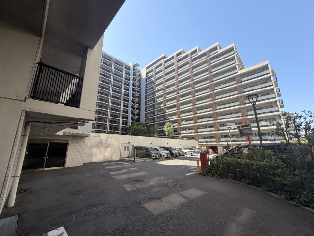イーストゲートスクエアの駐車場