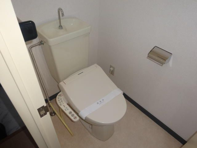 シャンブル石山のトイレ|ゆったりとした空間のトイレです