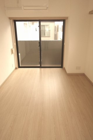 ルーブル東十条弐番館の居間・リビング