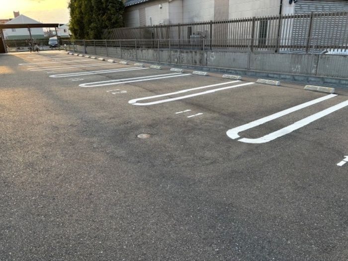 クレインの駐車場|駐車スペースもあります☆