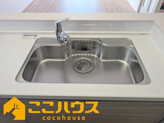 宜野湾市上原1丁目227番　ハートフルタウン　新築戸建て　全4棟　D号棟のキッチン|洗い物のしやすいワイドシンク
