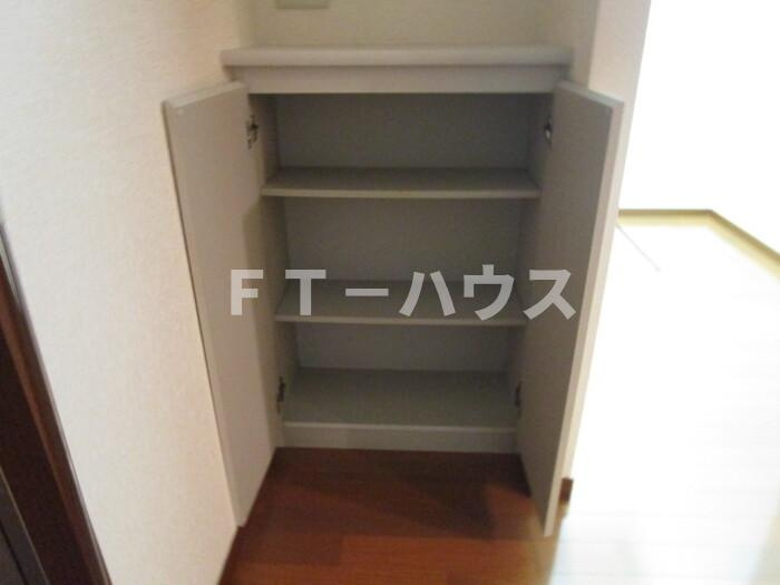 リバティオークの収納|備付棚