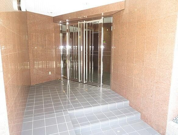 ＫＡＹＡＨ　ＫＡＭＩＮＯＧＥのエントランス|建物の内部です