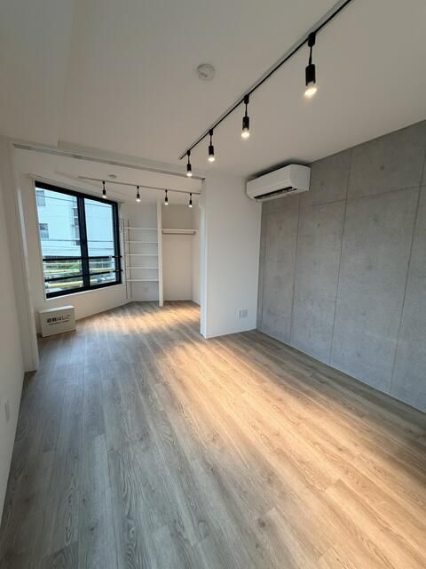 ＯＡＫ　ＶＩＬＬＡ　ＳＯＵ祐天寺の居間・リビング|こちらのリビングで趣味の時間をお楽しみください