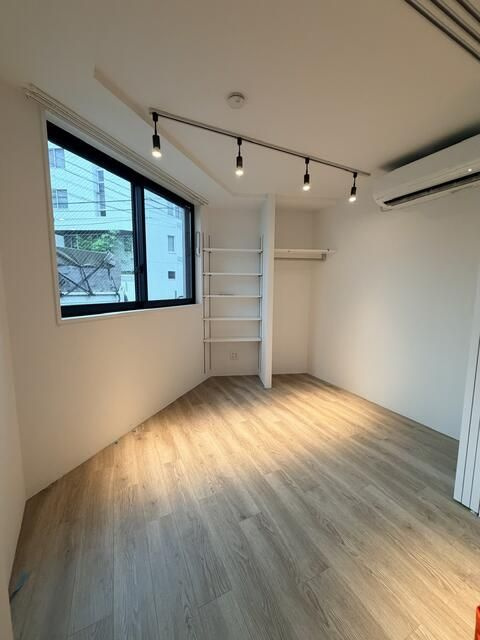 ＯＡＫ　ＶＩＬＬＡ　ＳＯＵ祐天寺の居間・リビング|居間です