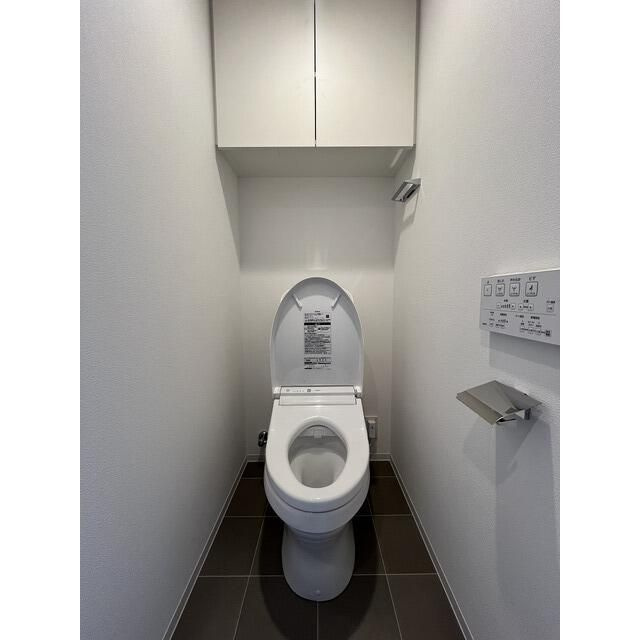 ベルファース三軒茶屋のトイレ|落ち着いた色調のトイレです