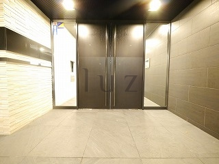 ガーラステーション横濱阪東橋のエントランス
