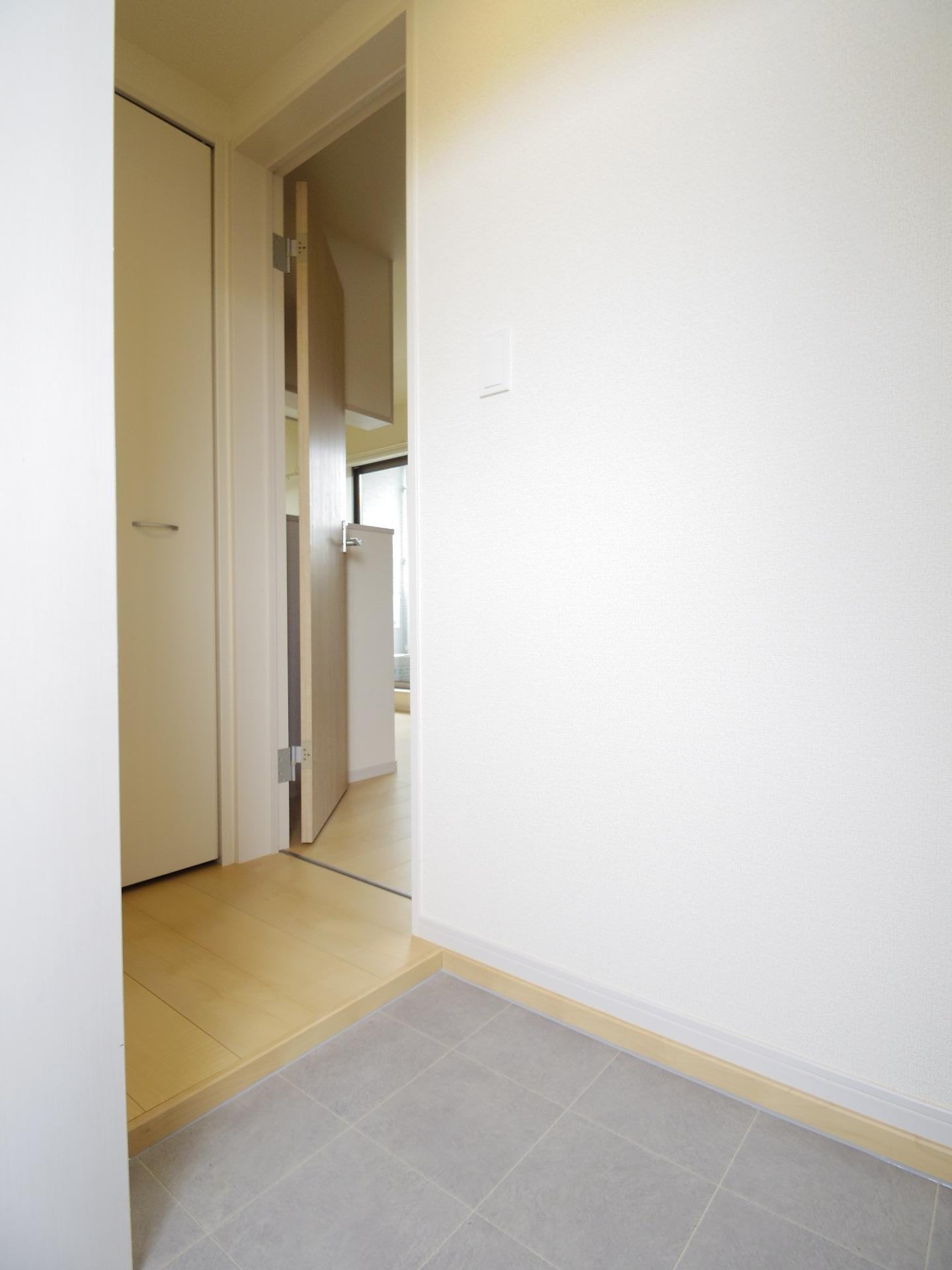 リーブルファイン新座大和田１号棟の玄関