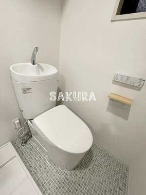 【トイレ】 | ラ・フォート元町中華街 | 落ち着いた色調のトイレです♪