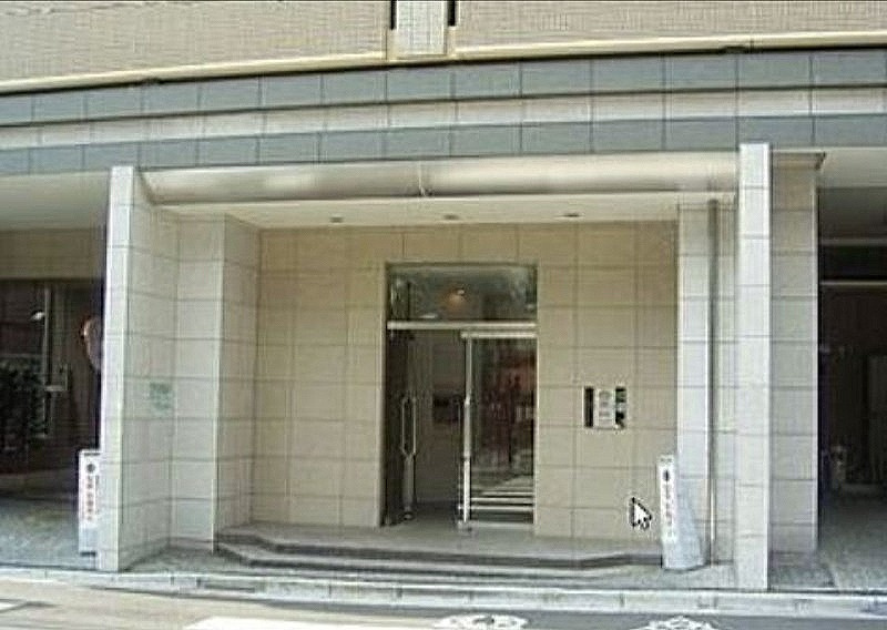 パレステュディオ渋谷本町のエントランス