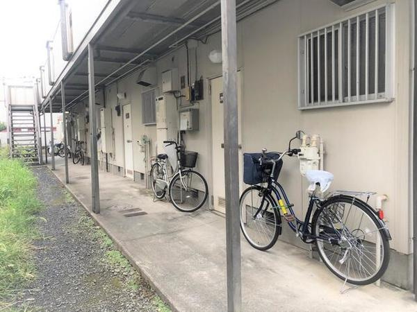 ファミール浅の駐車場