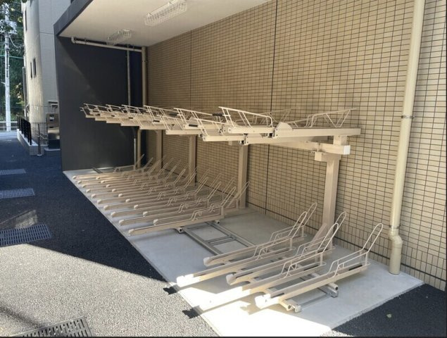 Reframe 5 早稲田の駐車場