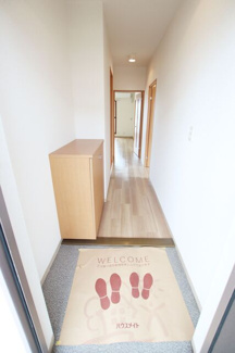 シューズボックス付きの玄関