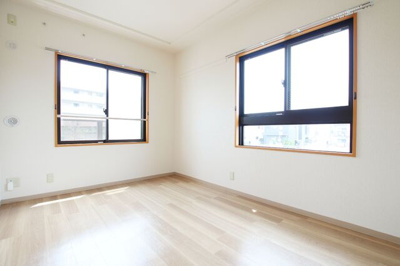 2面採光で明るい雰囲気の洋室6帖