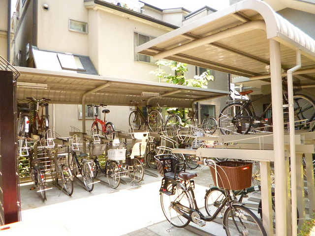 敷地内・屋根付き駐輪場