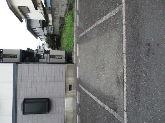 クレストラメールの駐車場
