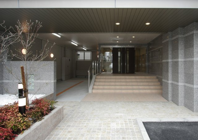 ハピネス天塚のエントランス