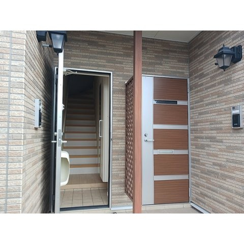 プルメリア(柳津町)の玄関