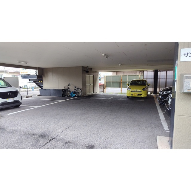 岐阜市福光東２丁目のアパートの駐車場