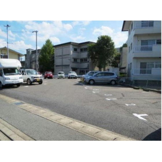 岐阜市今嶺１丁目の駐車場の外観