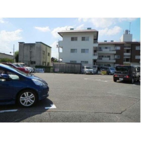 岐阜市今嶺１丁目の駐車場の外観