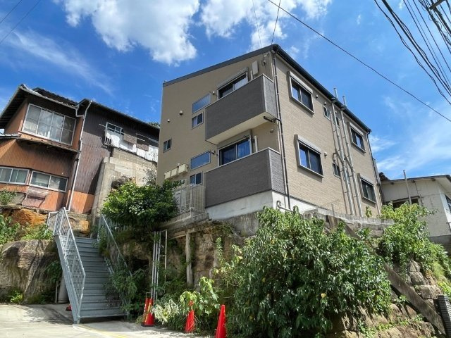 稲荷町アパートのエントランス
